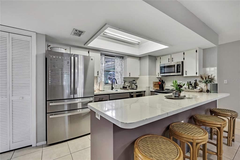 На продажу: $279,900 (3 спален, 2 ванн, 1108 Квадратных фут)