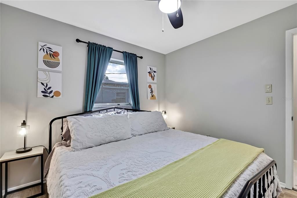 На продажу: $279,900 (3 спален, 2 ванн, 1108 Квадратных фут)