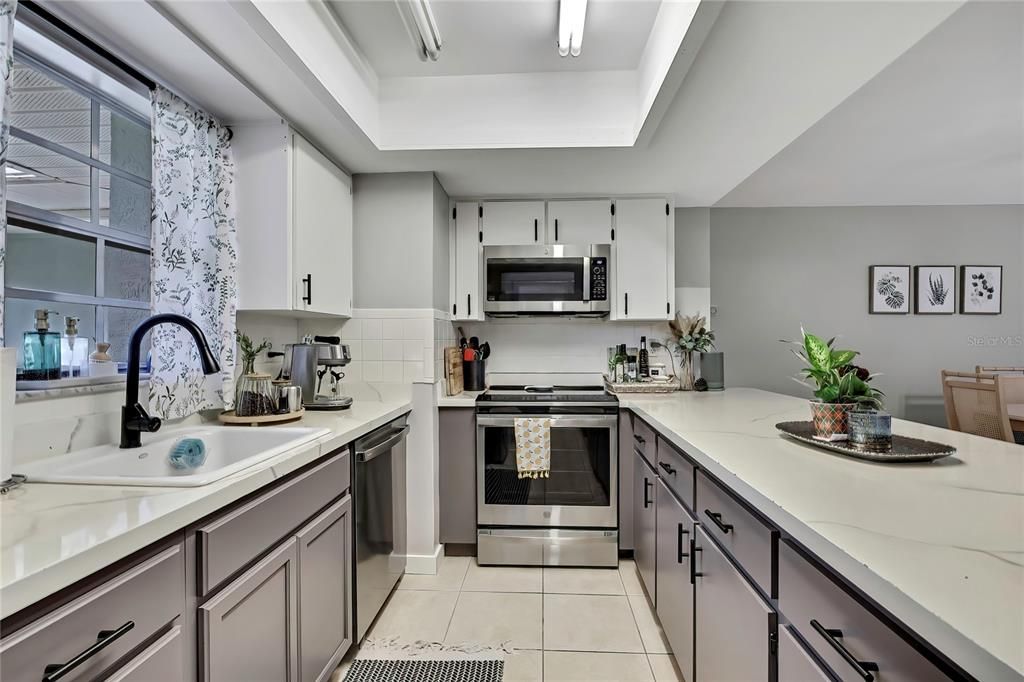 На продажу: $279,900 (3 спален, 2 ванн, 1108 Квадратных фут)