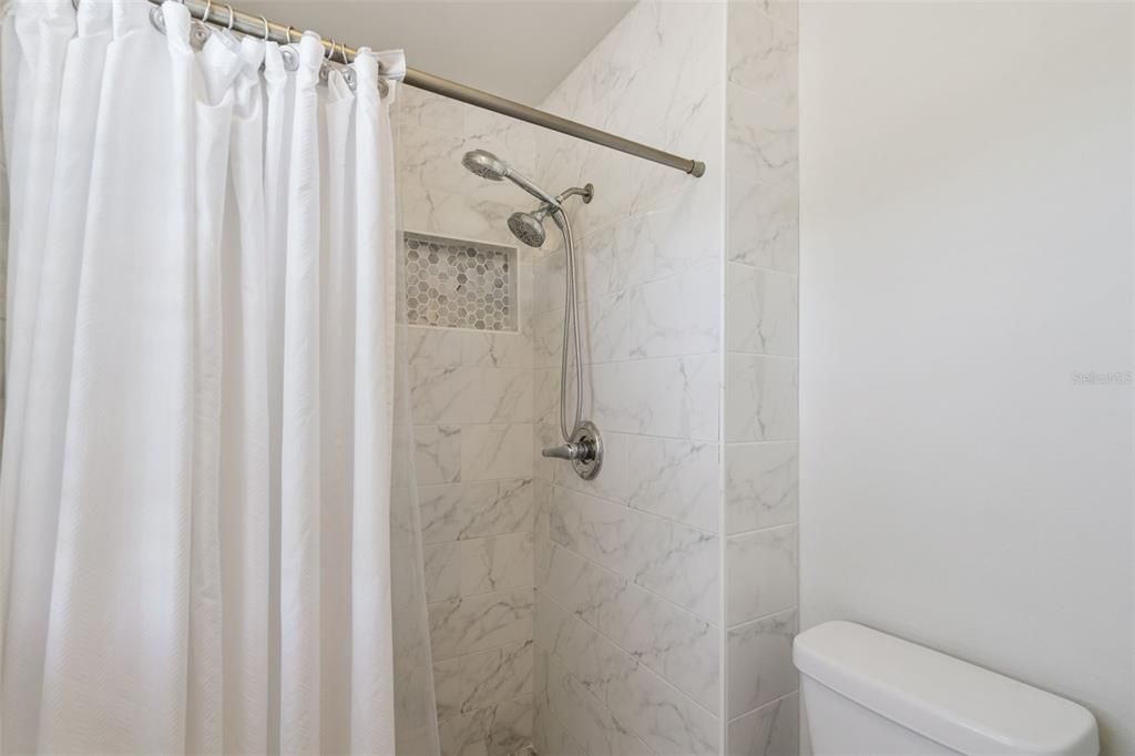 Под контрактом: $2,700 (4 спален, 2 ванн, 2135 Квадратных фут)