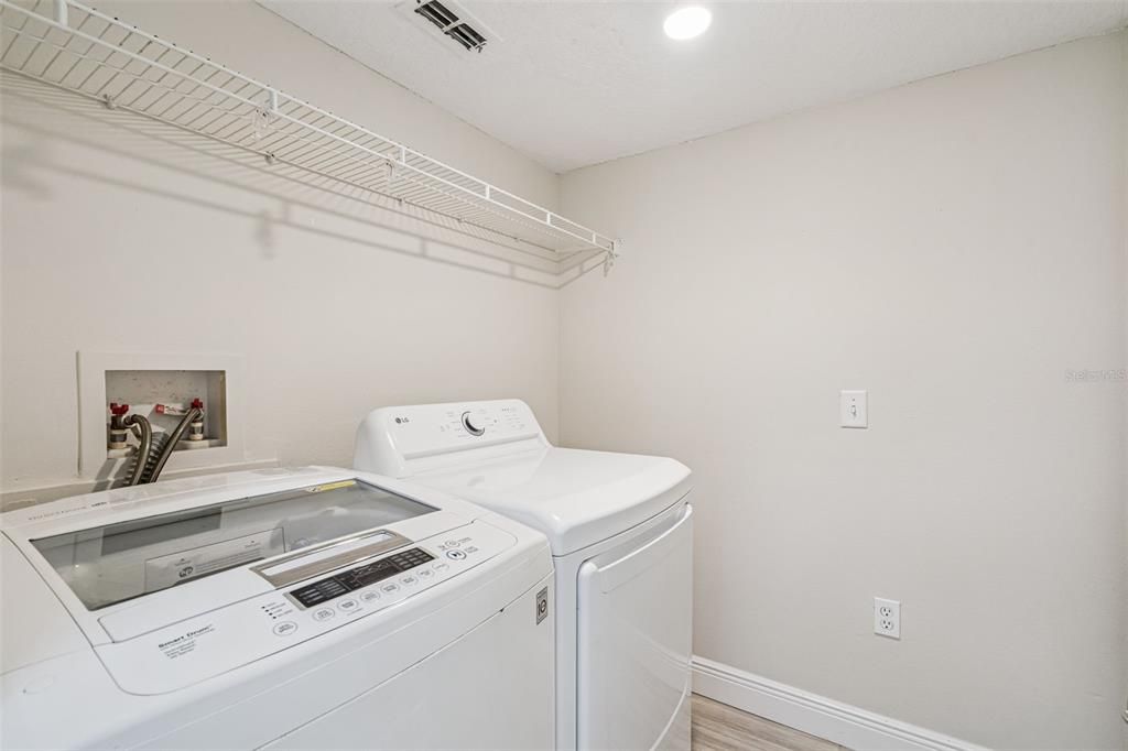 Под контрактом: $2,700 (4 спален, 2 ванн, 2135 Квадратных фут)