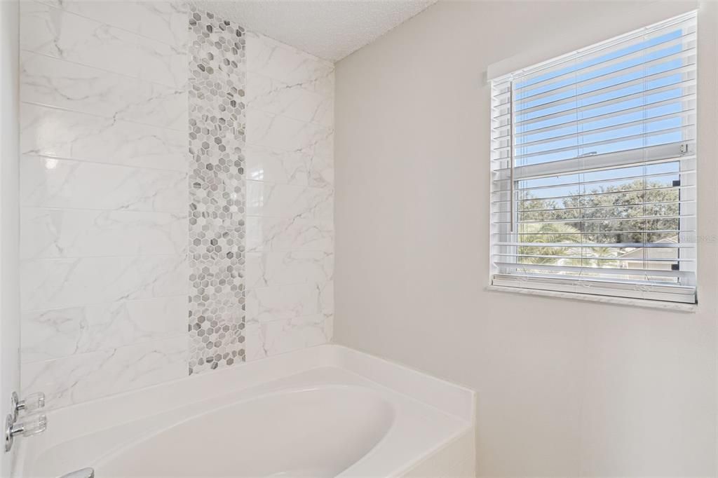 Под контрактом: $2,700 (4 спален, 2 ванн, 2135 Квадратных фут)