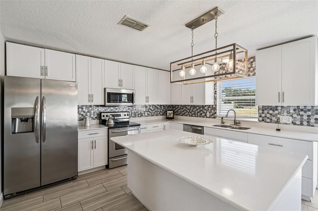 Под контрактом: $2,700 (4 спален, 2 ванн, 2135 Квадратных фут)