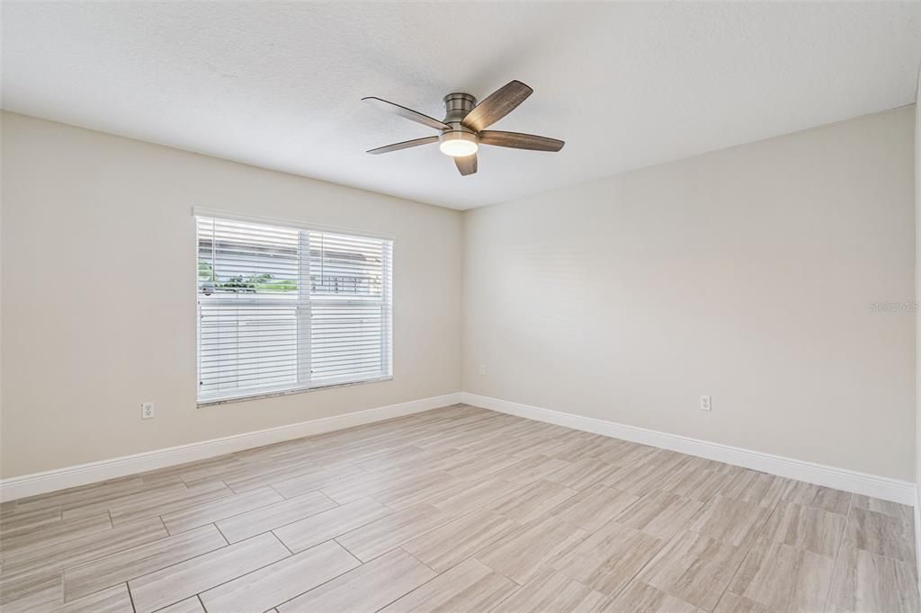 Под контрактом: $2,700 (4 спален, 2 ванн, 2135 Квадратных фут)