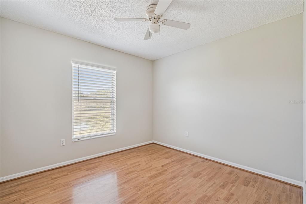 Под контрактом: $2,700 (4 спален, 2 ванн, 2135 Квадратных фут)