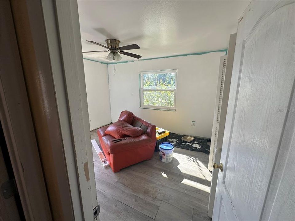 待售: $325,000 (2 贝兹, 1 浴室, 828 平方英尺)