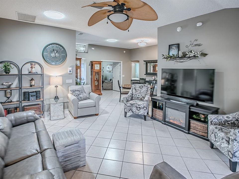 待售: $374,500 (3 贝兹, 2 浴室, 1664 平方英尺)