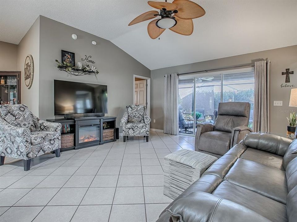 待售: $374,500 (3 贝兹, 2 浴室, 1664 平方英尺)