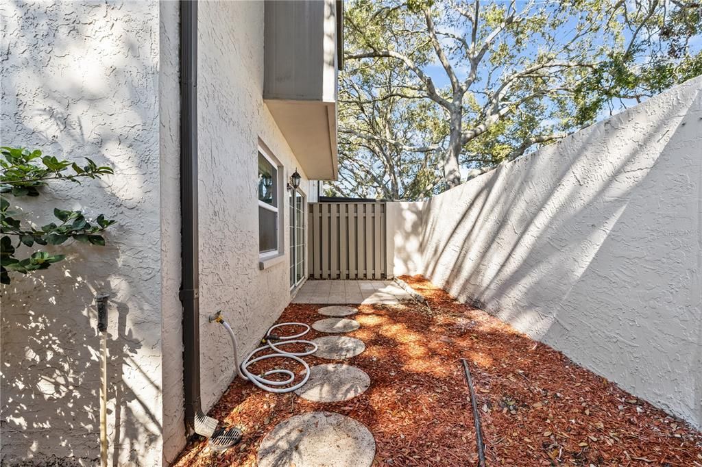 待售: $290,000 (4 贝兹, 2 浴室, 1585 平方英尺)