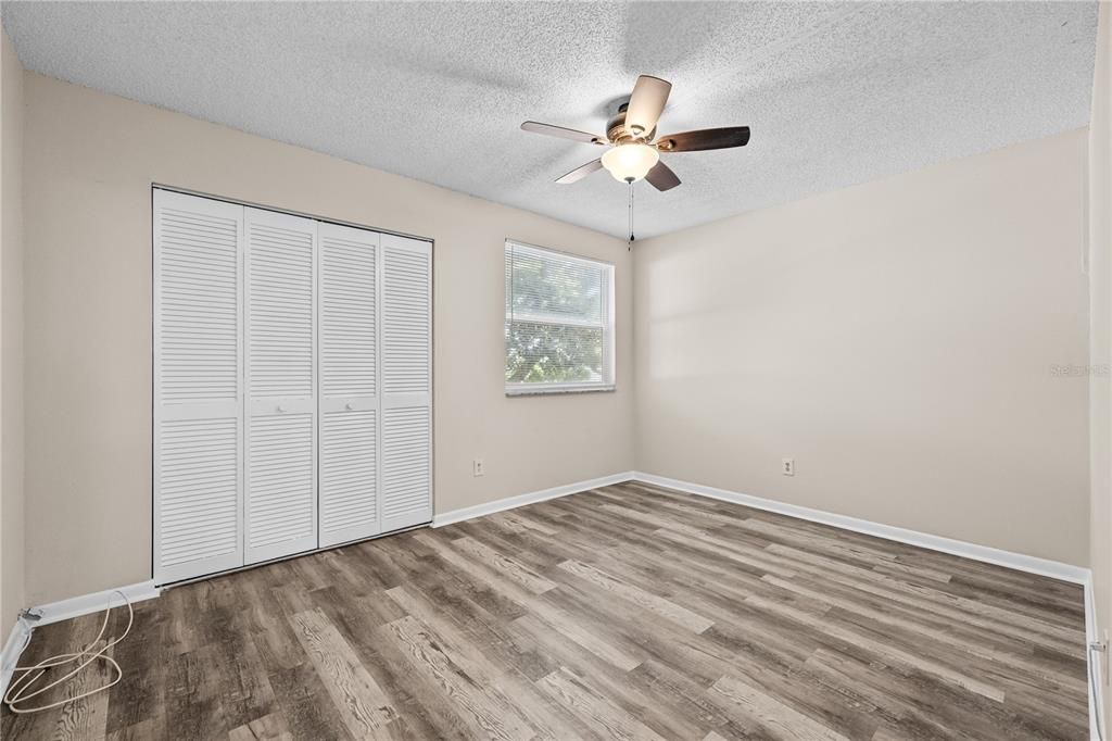 待售: $290,000 (4 贝兹, 2 浴室, 1585 平方英尺)