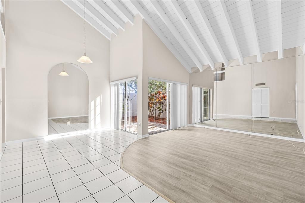 待售: $290,000 (4 贝兹, 2 浴室, 1585 平方英尺)