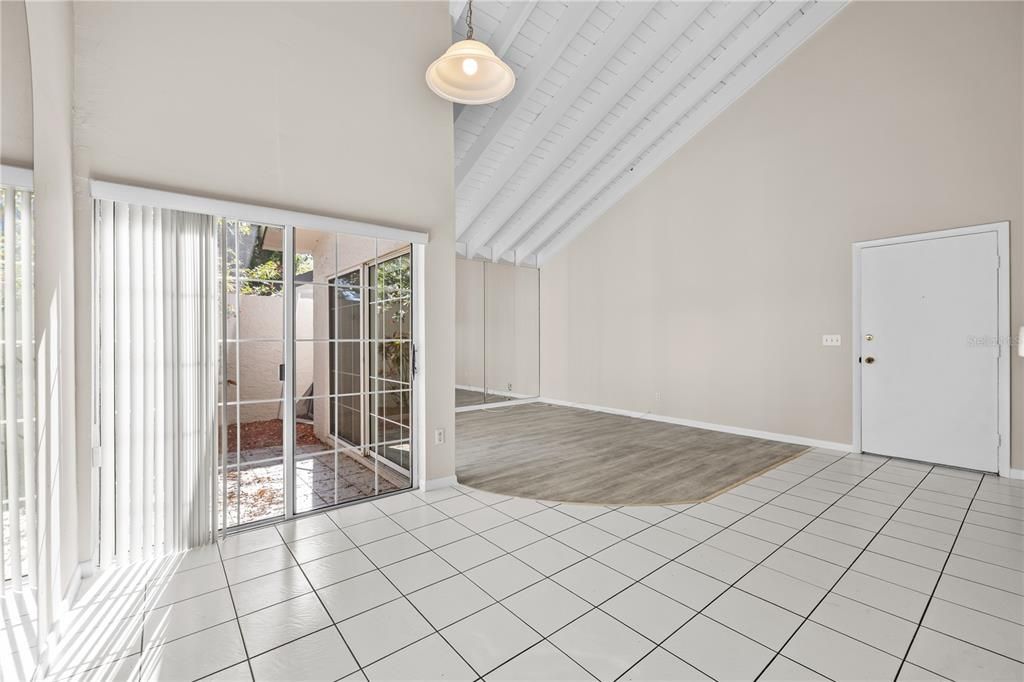 待售: $290,000 (4 贝兹, 2 浴室, 1585 平方英尺)