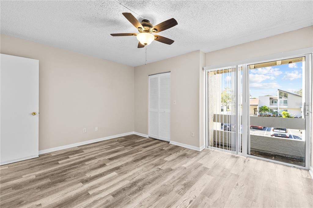 待售: $290,000 (4 贝兹, 2 浴室, 1585 平方英尺)