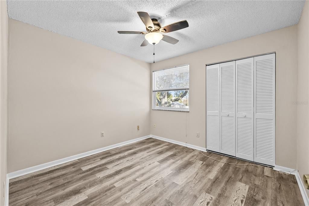 待售: $290,000 (4 贝兹, 2 浴室, 1585 平方英尺)