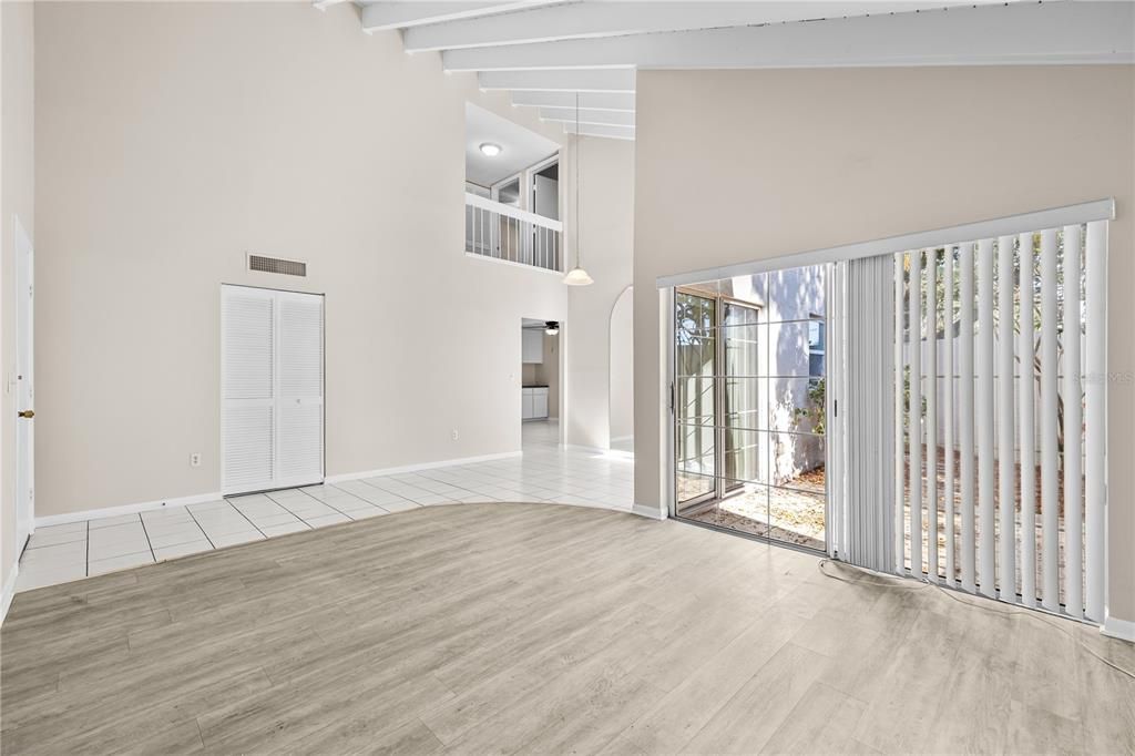 待售: $290,000 (4 贝兹, 2 浴室, 1585 平方英尺)