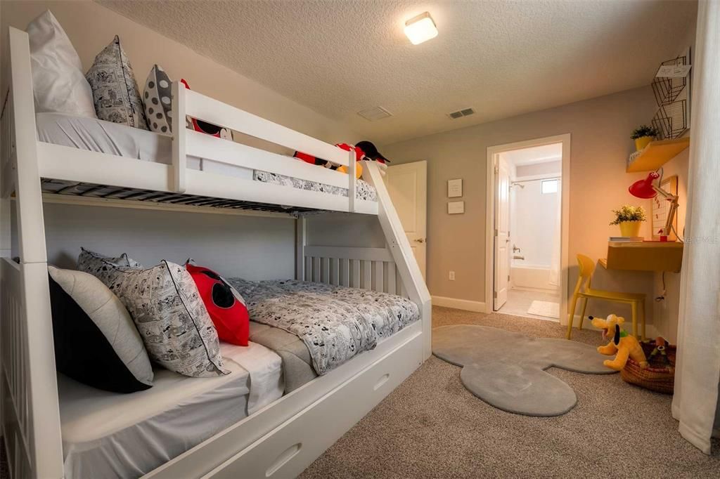 出租: $2,800 (4 贝兹, 3 浴室, 1721 平方英尺)