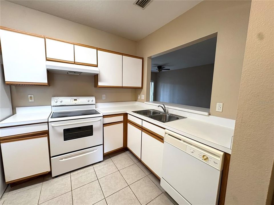 For Rent: $1,495 (3 beds, 2 baths, 1151 Square Feet)