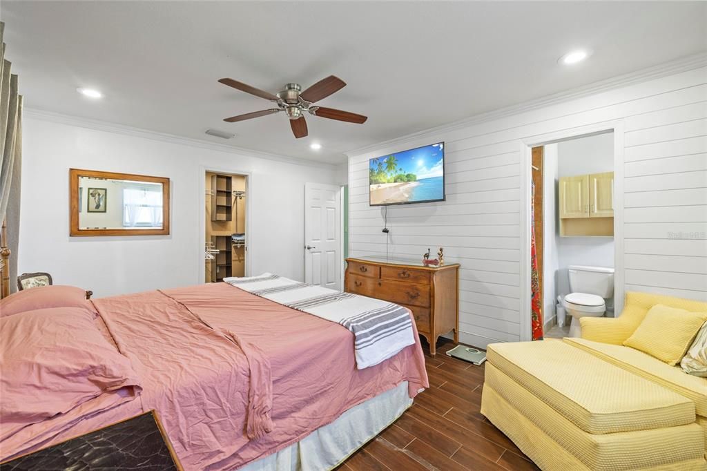 For Sale: $429,900 (3 beds, 3 baths, 1837 Square Feet)