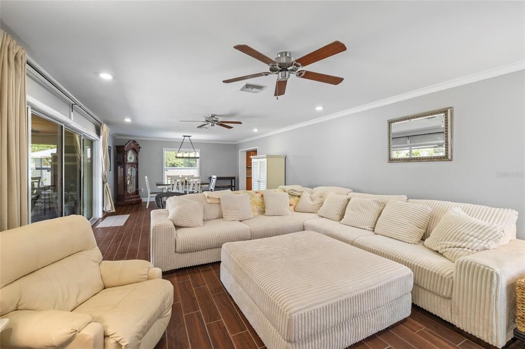 For Sale: $429,900 (3 beds, 3 baths, 1837 Square Feet)