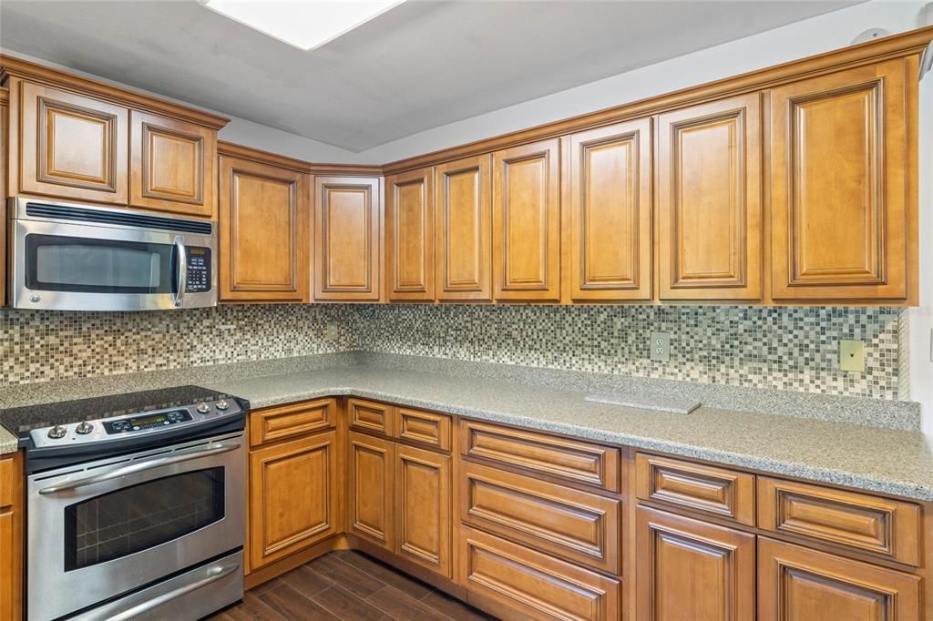 For Sale: $429,900 (3 beds, 3 baths, 1837 Square Feet)