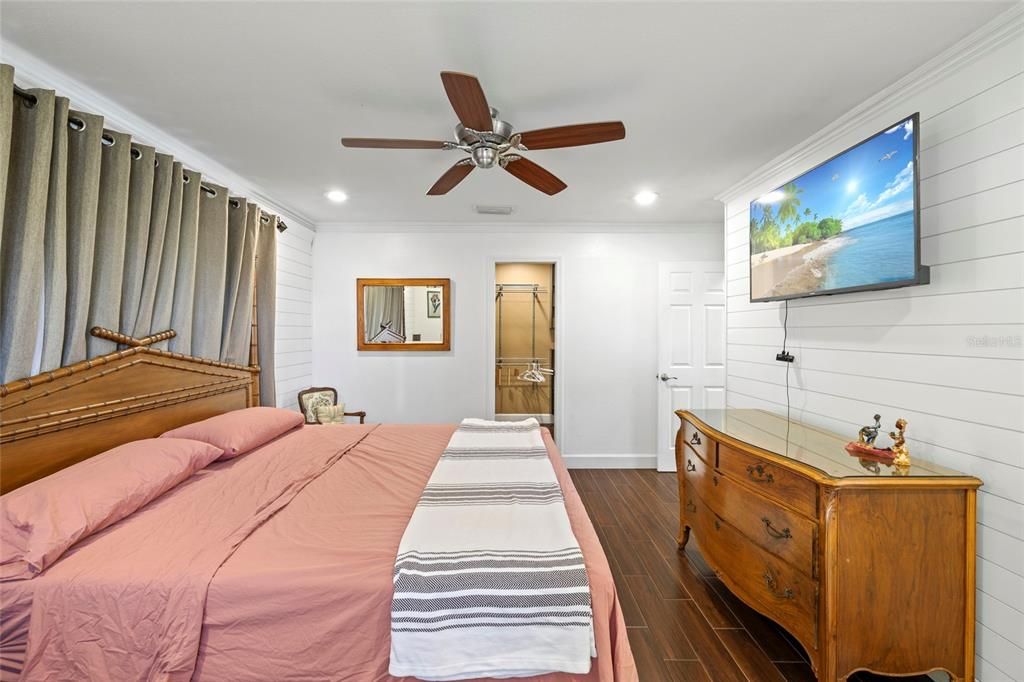 For Sale: $429,900 (3 beds, 3 baths, 1837 Square Feet)