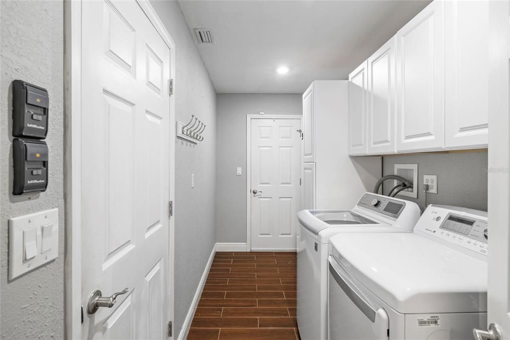 For Sale: $429,900 (3 beds, 3 baths, 1837 Square Feet)