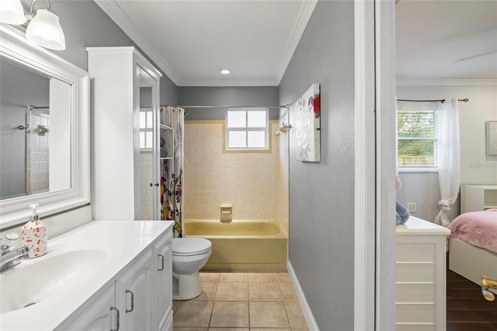 For Sale: $429,900 (3 beds, 3 baths, 1837 Square Feet)