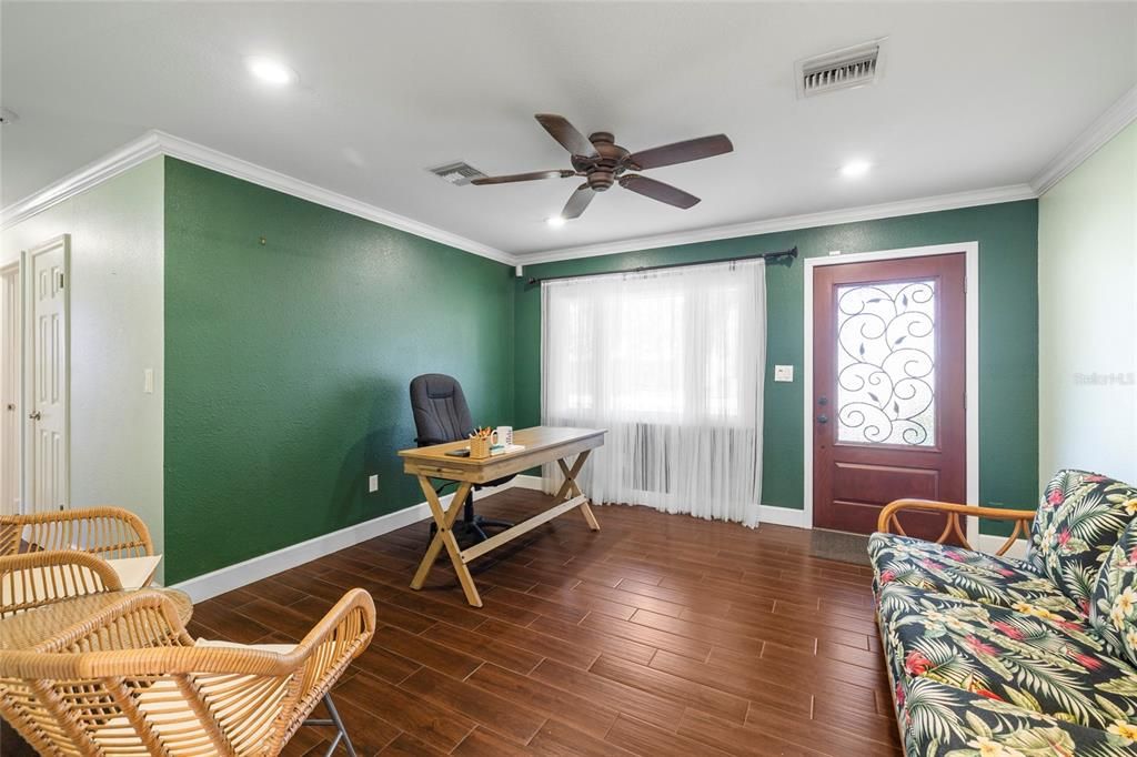 For Sale: $429,900 (3 beds, 3 baths, 1837 Square Feet)