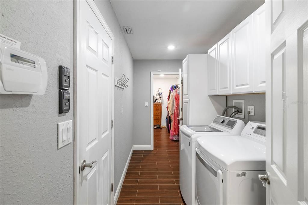 For Sale: $429,900 (3 beds, 3 baths, 1837 Square Feet)