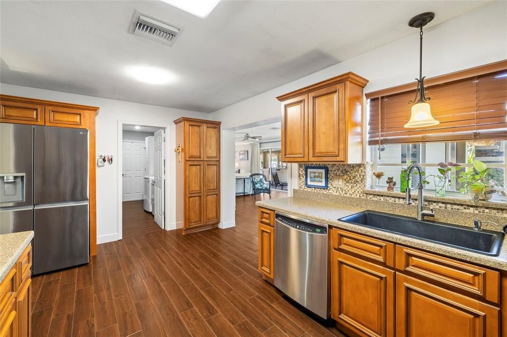 For Sale: $429,900 (3 beds, 3 baths, 1837 Square Feet)