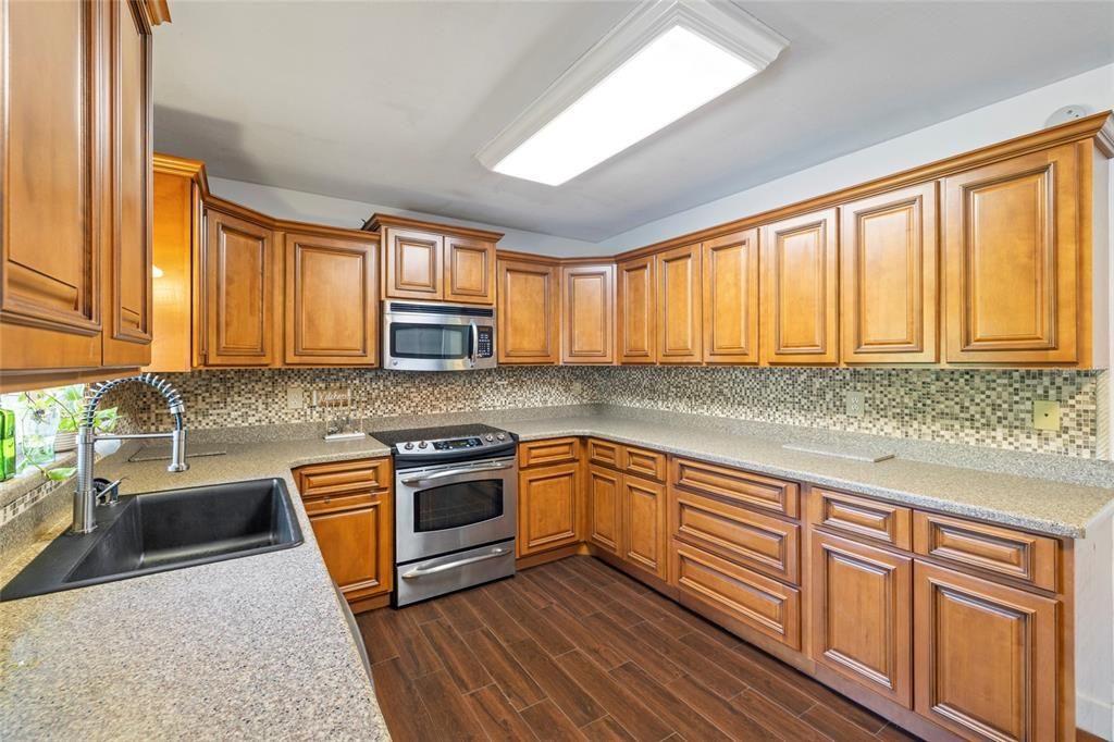 For Sale: $429,900 (3 beds, 3 baths, 1837 Square Feet)