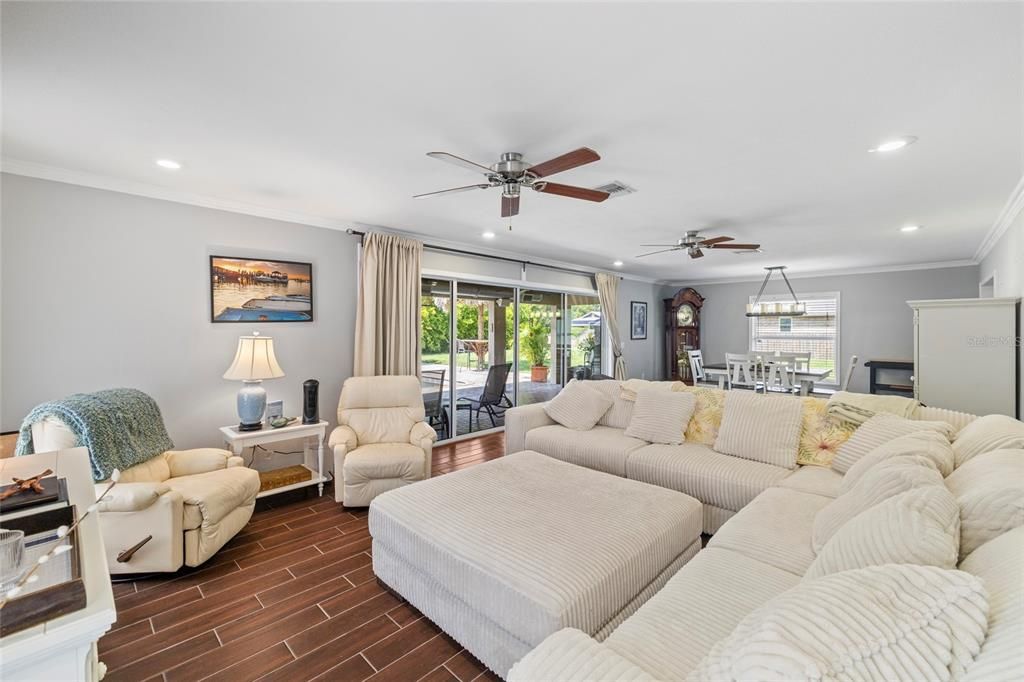 For Sale: $429,900 (3 beds, 3 baths, 1837 Square Feet)