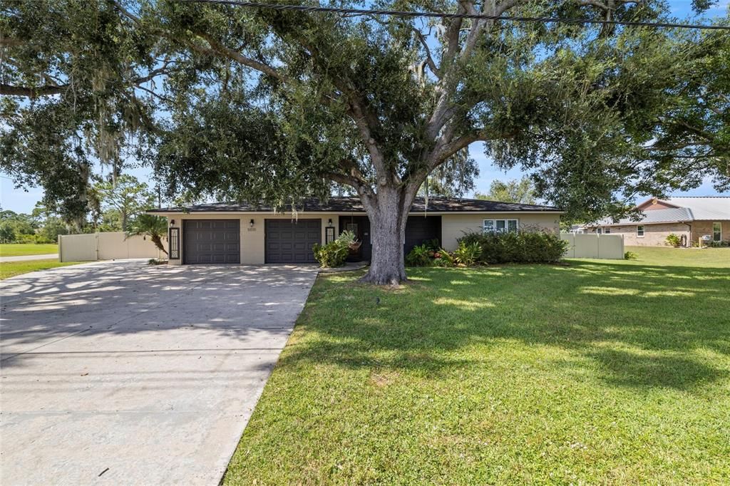 For Sale: $429,900 (3 beds, 3 baths, 1837 Square Feet)