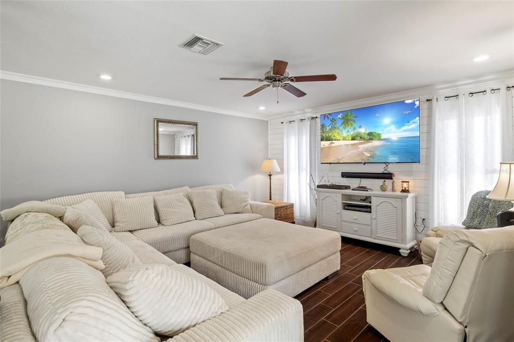 For Sale: $429,900 (3 beds, 3 baths, 1837 Square Feet)