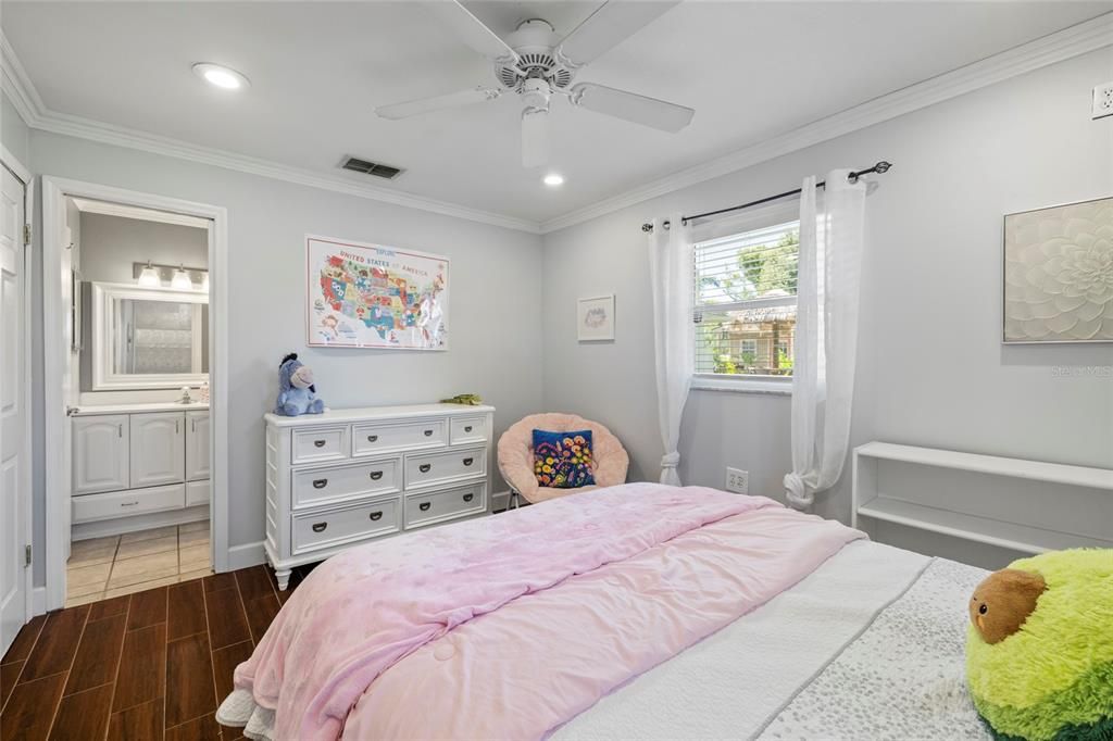 For Sale: $429,900 (3 beds, 3 baths, 1837 Square Feet)