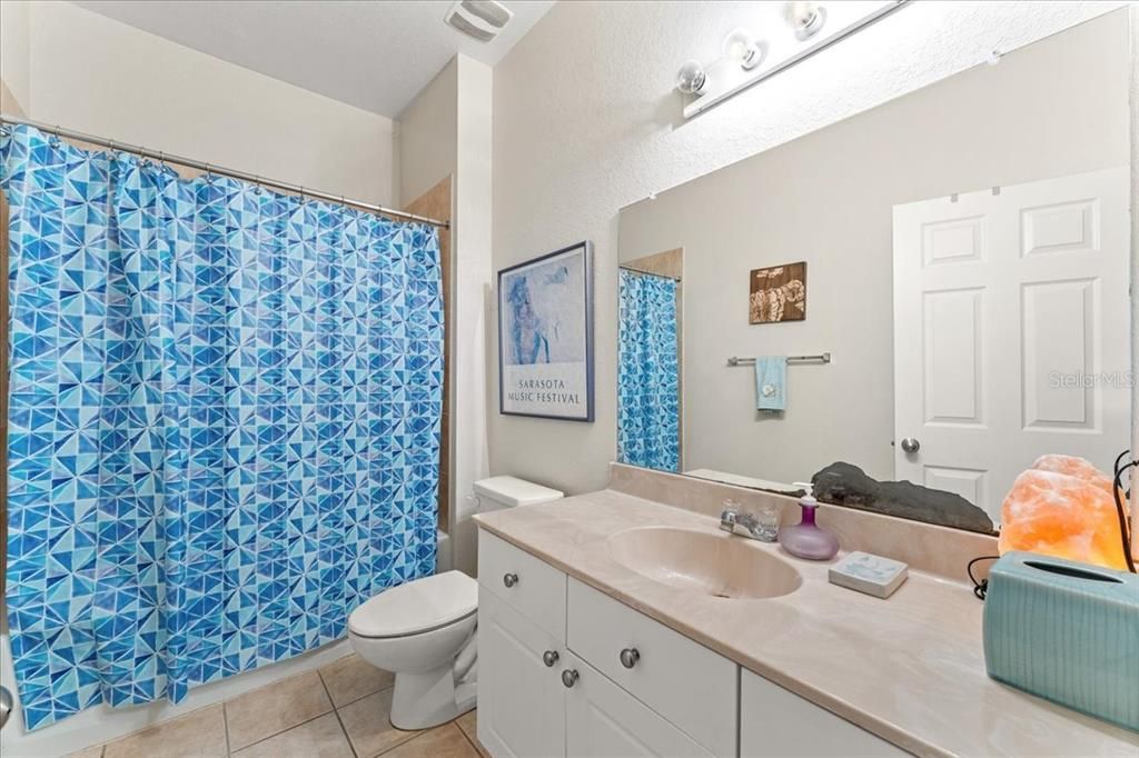 На продажу: $285,000 (3 спален, 2 ванн, 1815 Квадратных фут)