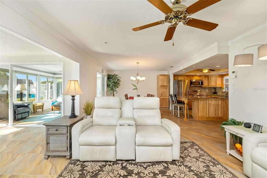 待售: $285,000 (2 贝兹, 2 浴室, 1464 平方英尺)