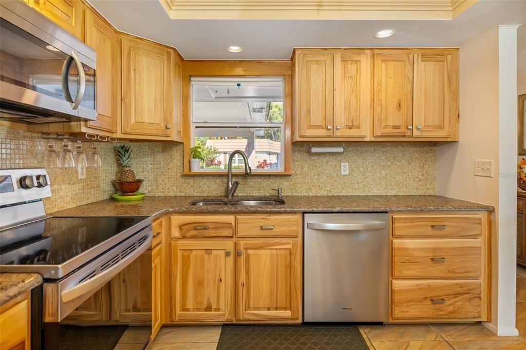 待售: $285,000 (2 贝兹, 2 浴室, 1464 平方英尺)