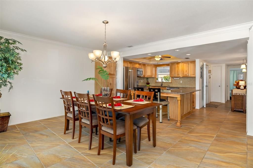 待售: $285,000 (2 贝兹, 2 浴室, 1464 平方英尺)