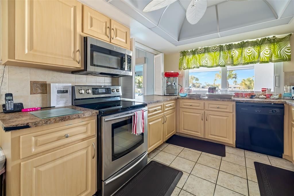 待售: $285,000 (2 贝兹, 2 浴室, 1464 平方英尺)