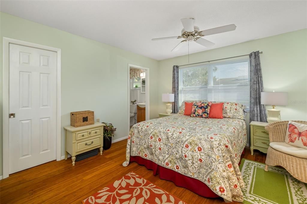 待售: $285,000 (2 贝兹, 2 浴室, 1464 平方英尺)