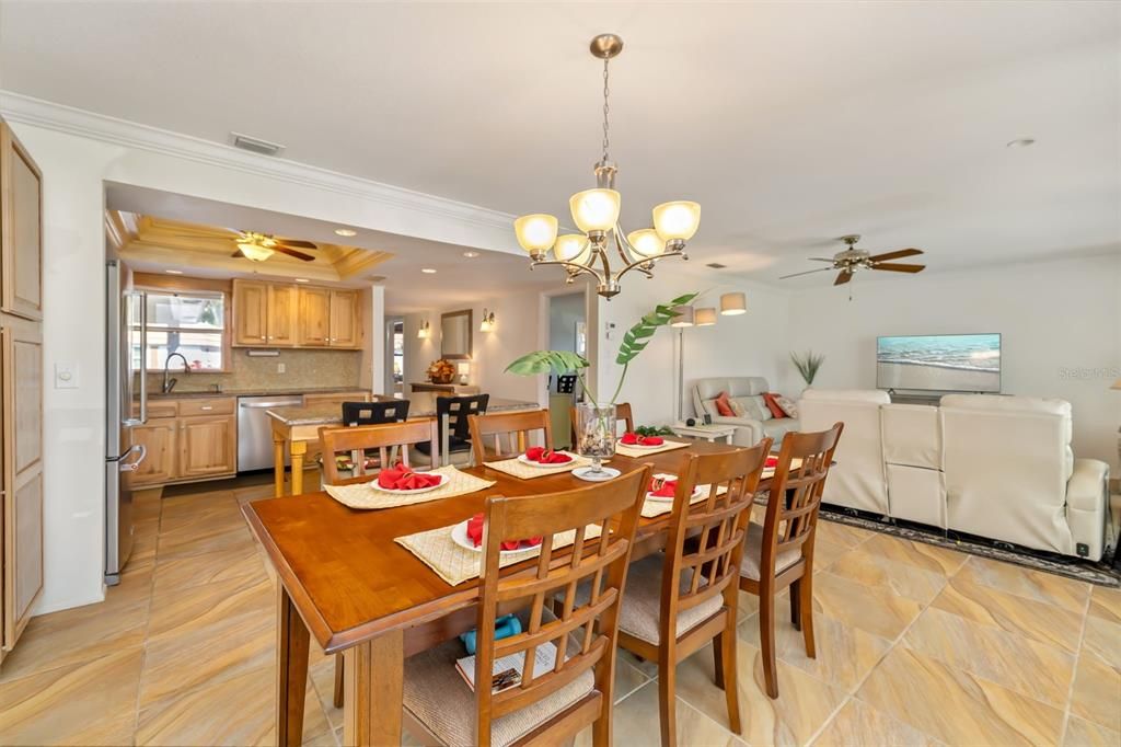 待售: $285,000 (2 贝兹, 2 浴室, 1464 平方英尺)