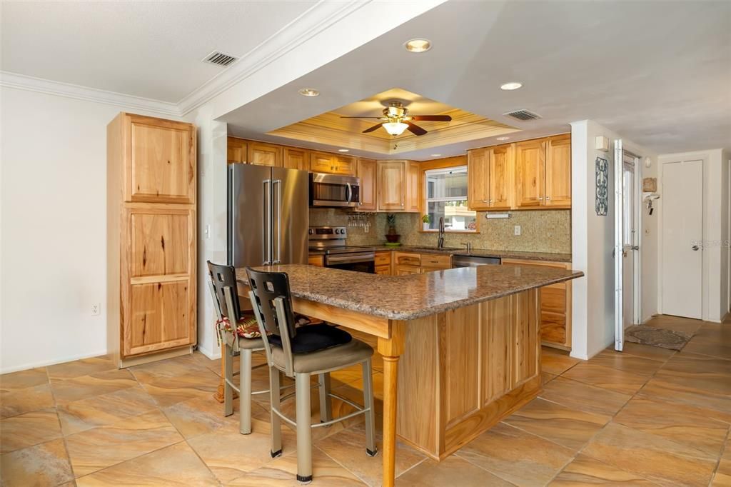 待售: $285,000 (2 贝兹, 2 浴室, 1464 平方英尺)