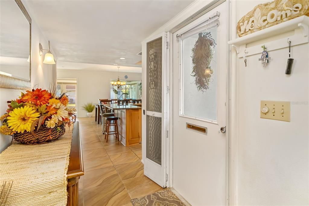 待售: $285,000 (2 贝兹, 2 浴室, 1464 平方英尺)