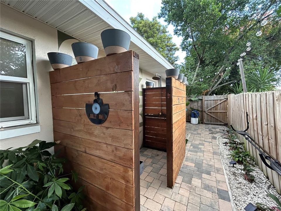 For Rent: $2,800 (3 beds, 2 baths, 1308 Square Feet)