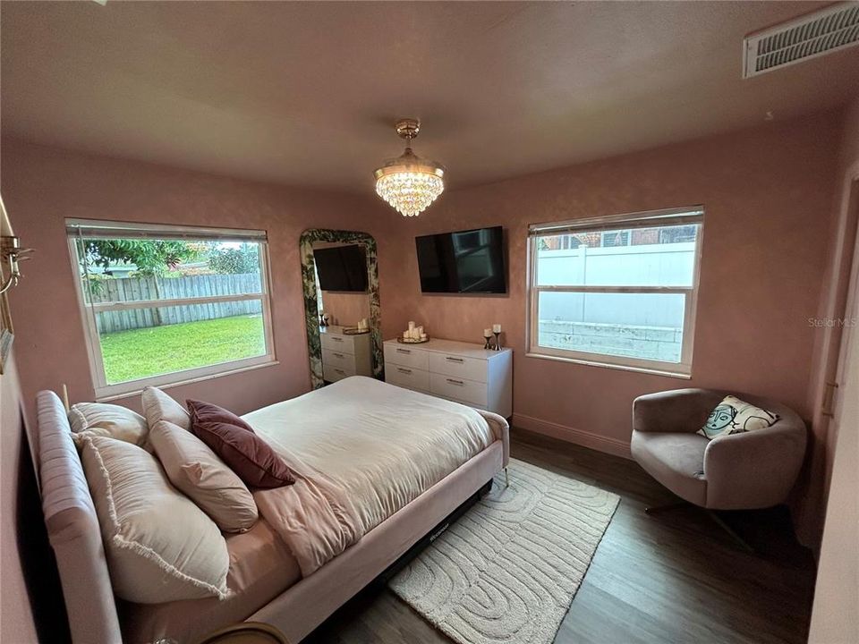 For Rent: $2,800 (3 beds, 2 baths, 1308 Square Feet)