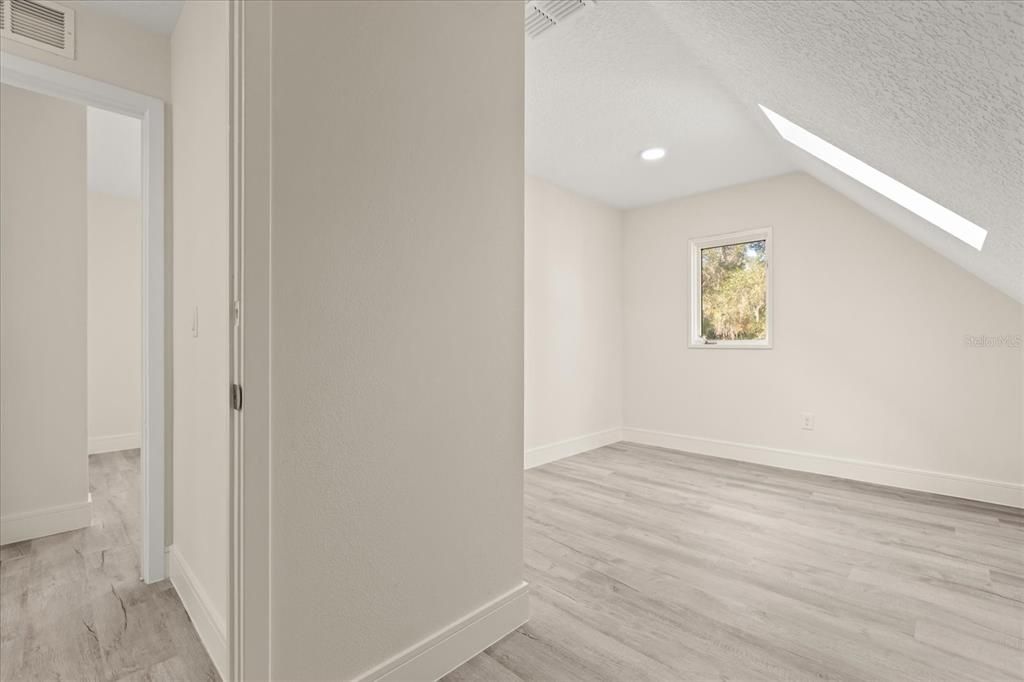 待售: $680,000 (4 贝兹, 2 浴室, 2461 平方英尺)