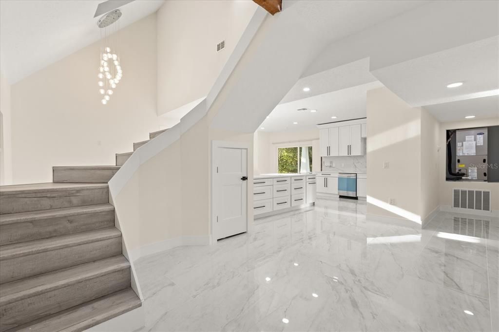 待售: $680,000 (4 贝兹, 2 浴室, 2461 平方英尺)