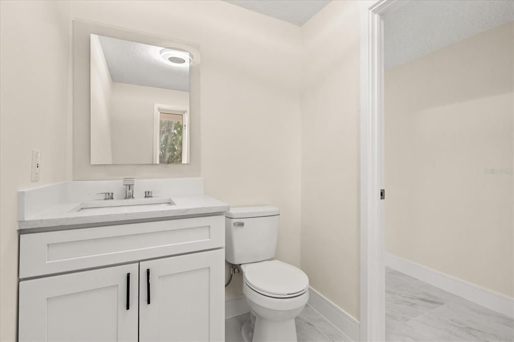 待售: $680,000 (4 贝兹, 2 浴室, 2461 平方英尺)