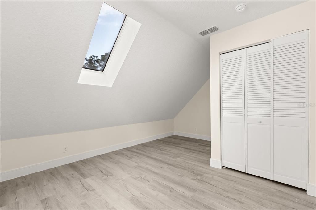 待售: $680,000 (4 贝兹, 2 浴室, 2461 平方英尺)